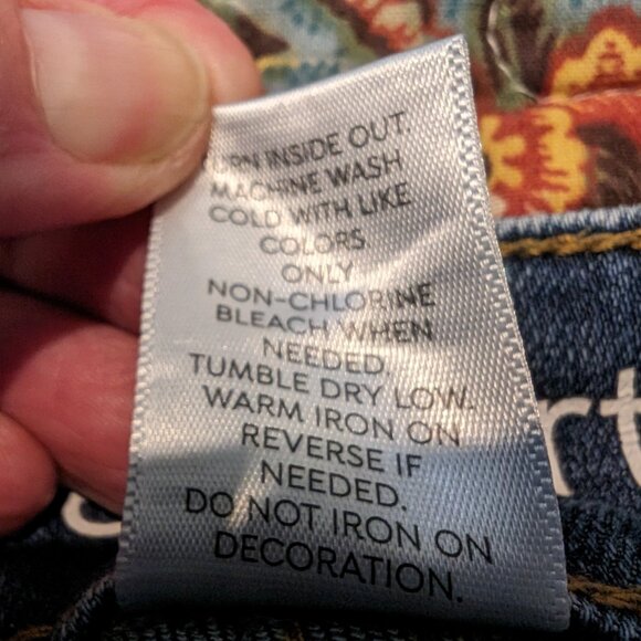 3/$23 Westport Signature Fit Boyfriend Jeans Ankle length with cuff - Size 8 - Picture 3 of 6